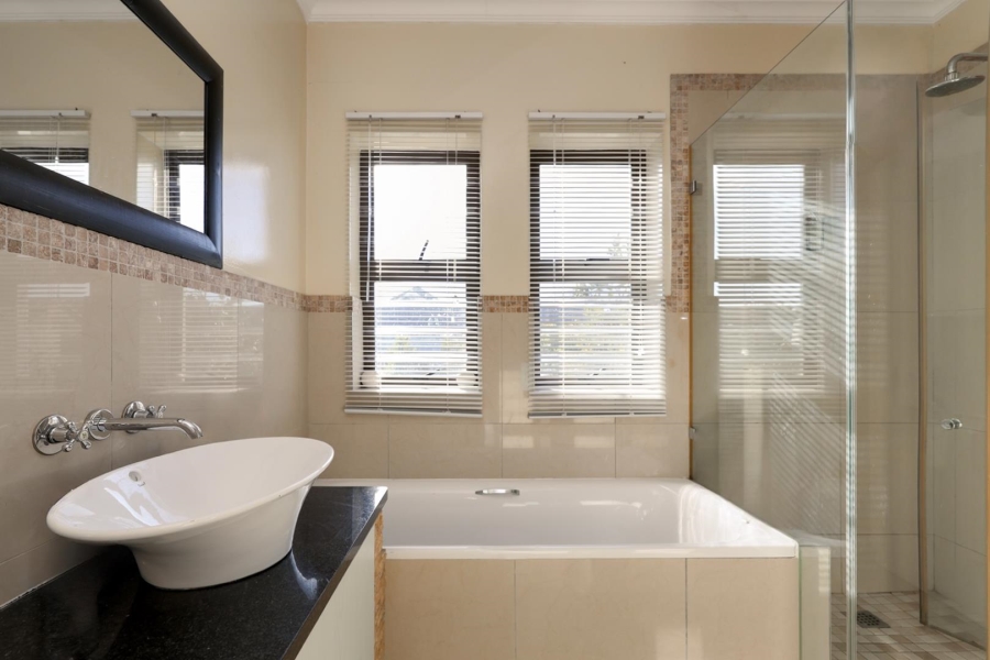 3 Bedroom Property for Sale in Kraaibosch Western Cape